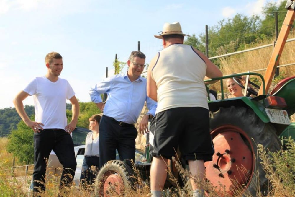Der Lorcher Sebastian Busch (l.) gilt als Nachwuchsstar der SPD im Rheingau-Taunus-Kreis. Das Foto zeigt ihn mit dem hessischen SPD-Chef Thorsten Schäfer-Gümbel.