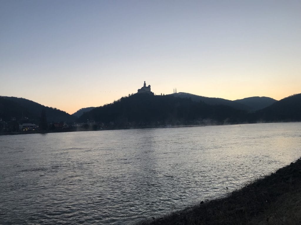 Morgendämmerung über der Marksburg. Foto: Iris Schäfer