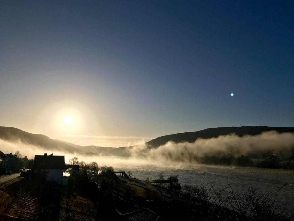 Sonnenaufgang über Lorch am Rhein Foto: Brigitte Fuchs