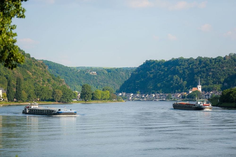 Schiffe bei St. Goar. Foto: Romantischer Rhein Tourismus / Henry Tornow
