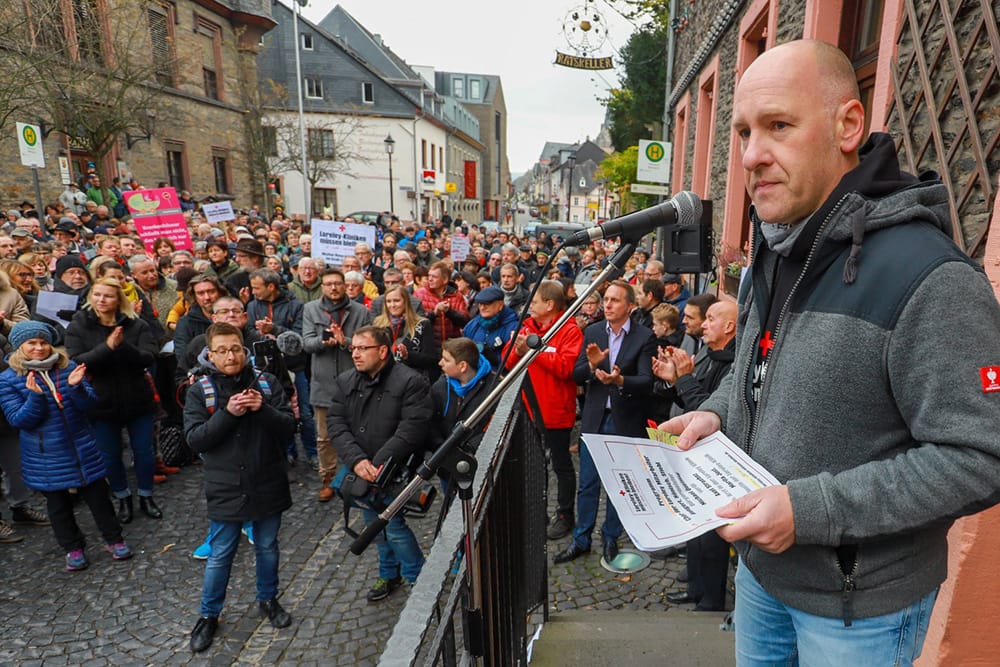 Christian Albrecht bei der Demo zur Rettung der Loreley-Kliniken.