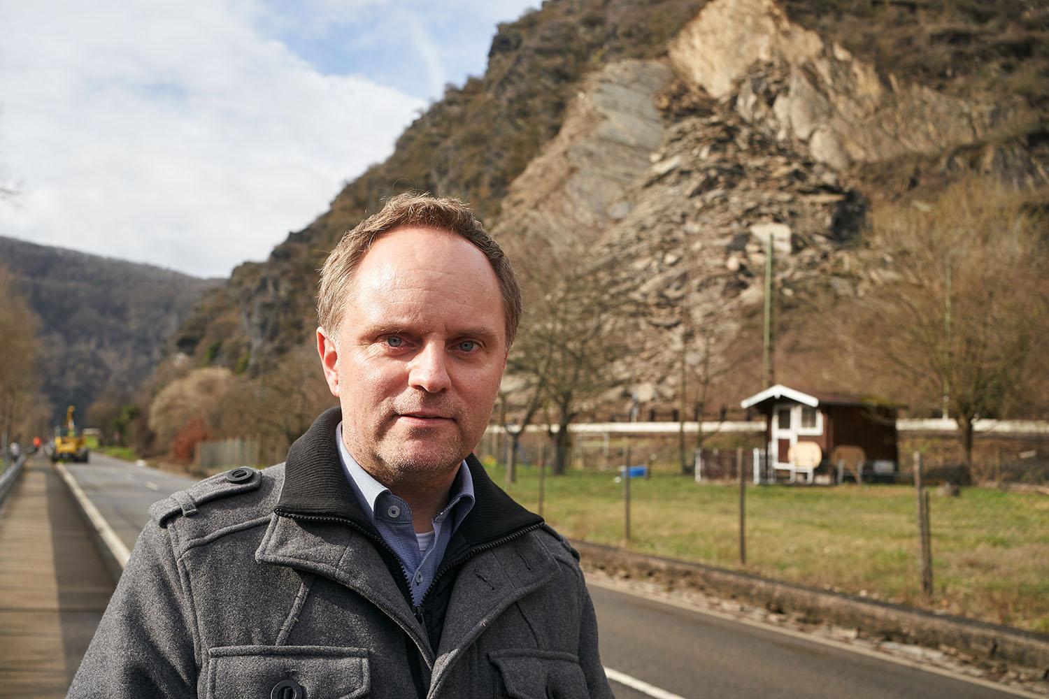 Felsrutsch und Bahnbeben vor der Haustür: Mike Weiland ist seit 2020 Bürgermeister der VG Loreley. Foto: Thomas Frey