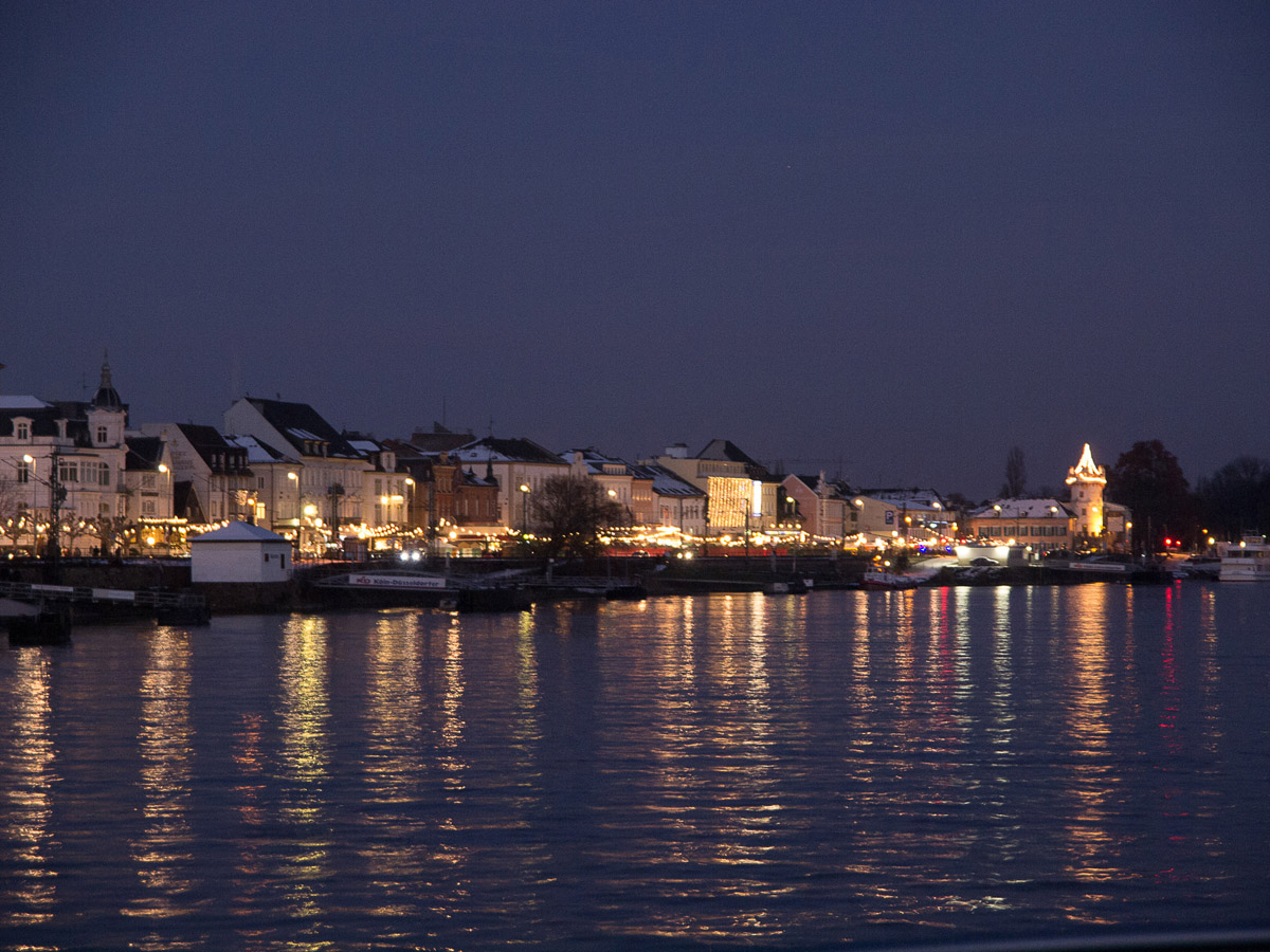 Rüdesheimer Rheinufer bei Nacht. Foto: RÜD AG / Axel Krueger