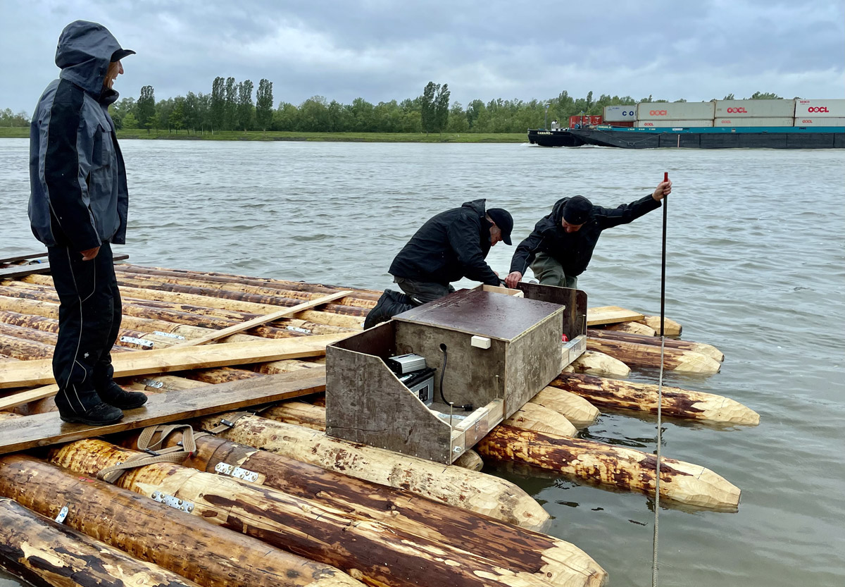 2021 machten die Schilracher Flößer ihre erste Probefahrt auf dem Oberrhein. Foto: Privat