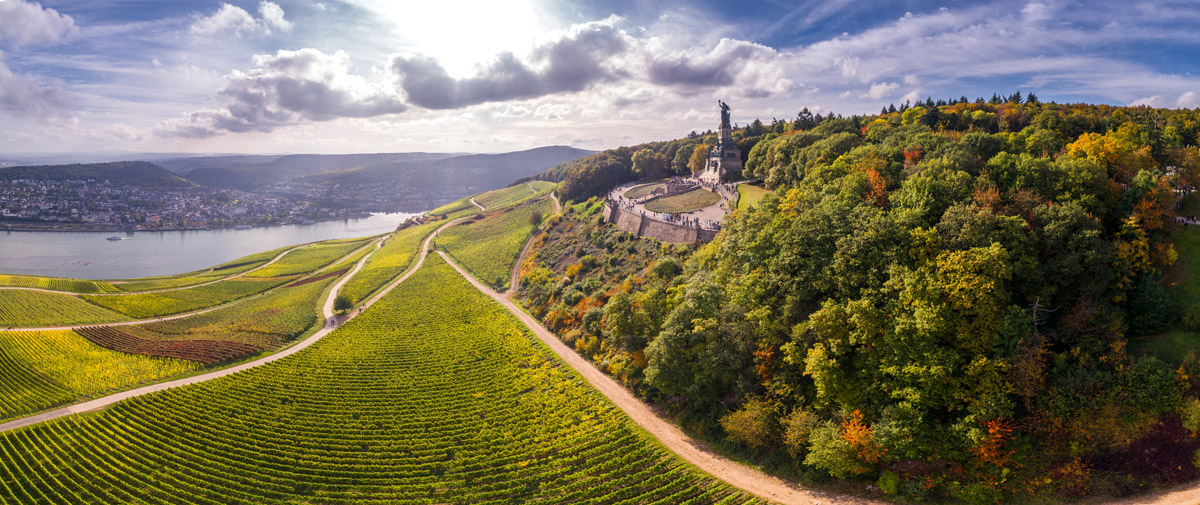 Blick auf das Niederwalddenkmal. Foto: Filmagentur Rheingau / Woody T. Herner