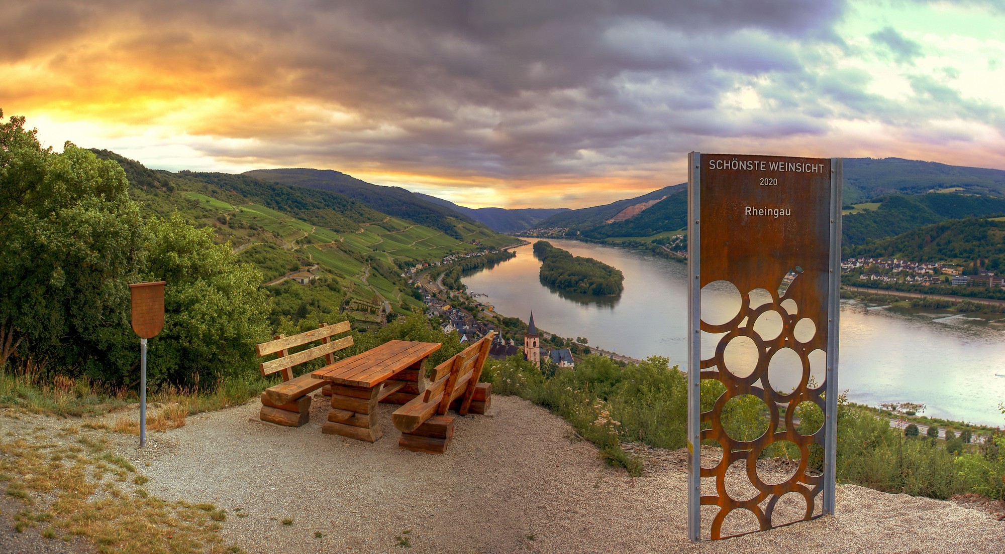 Blick auf Lorch. Foto: Kalbacho Foto / Rheingau Marketing