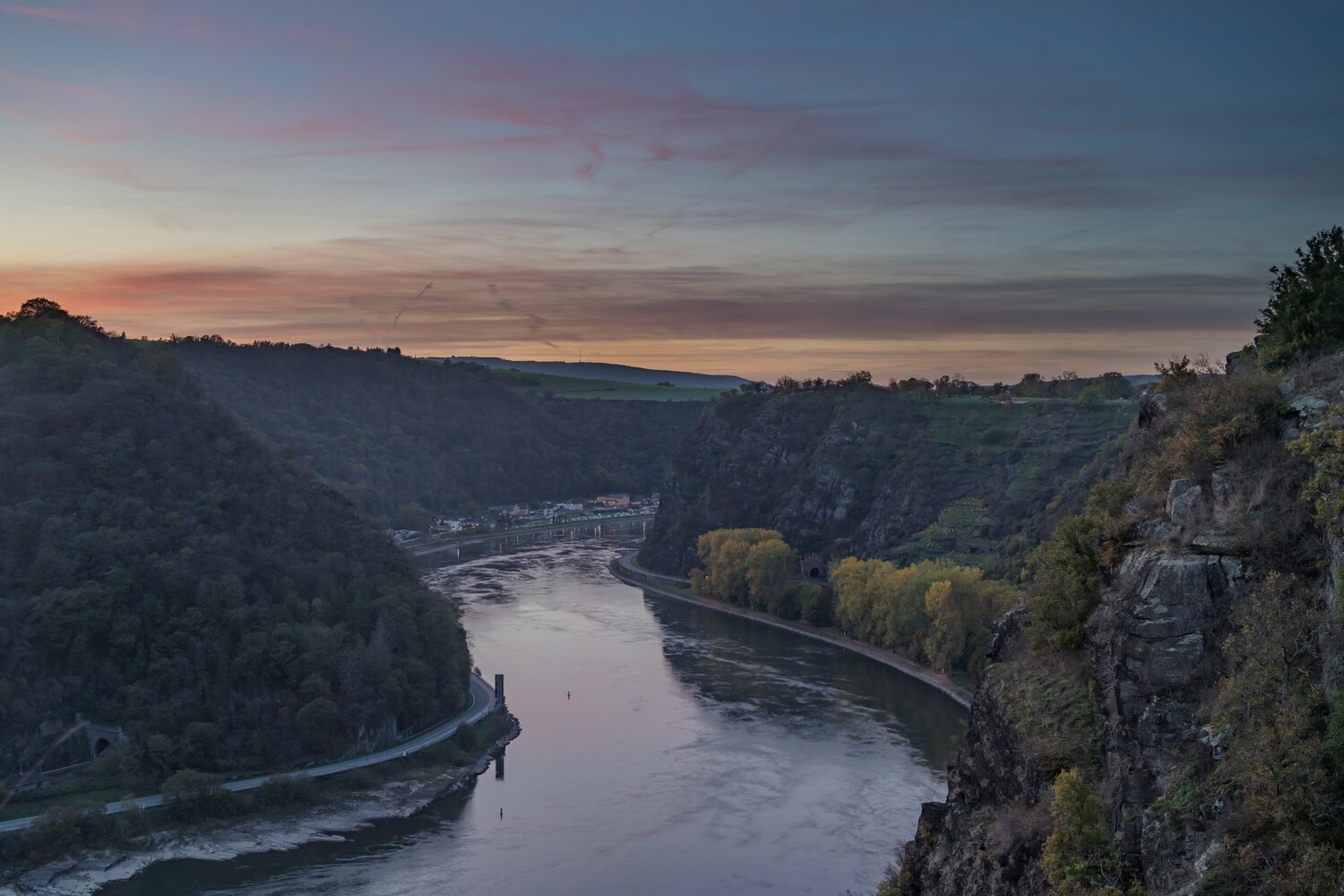 Loreley im Abendlicht. https://creativecommons.org/licenses/by/4.0/