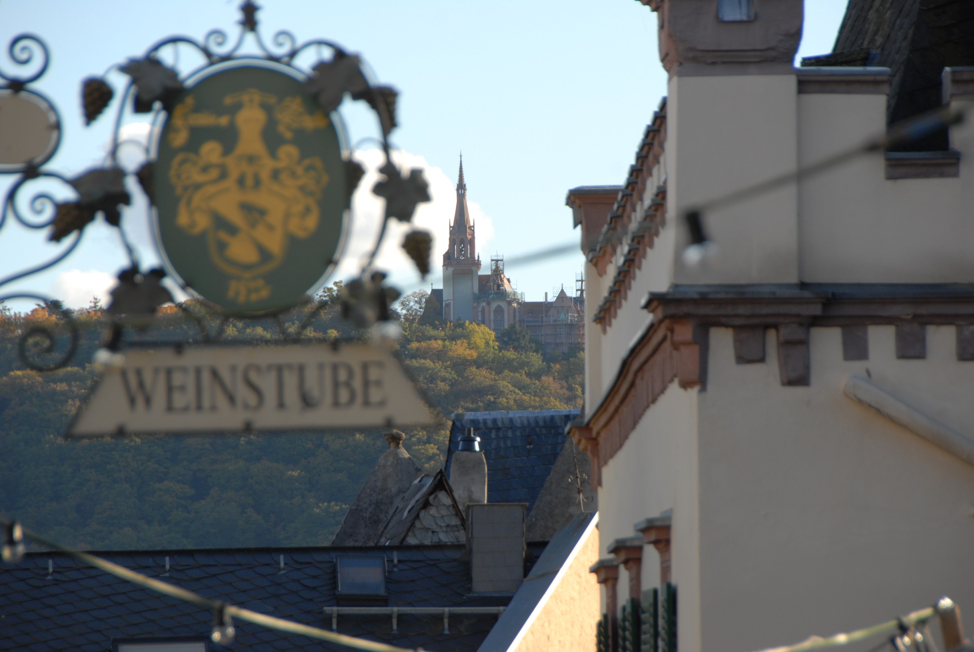 Rüdesheim am Rhein mit Blick auf die Binger Rochuskapelle. Foto: Rüdesheim Tourist AG - Marlis Steinmetz