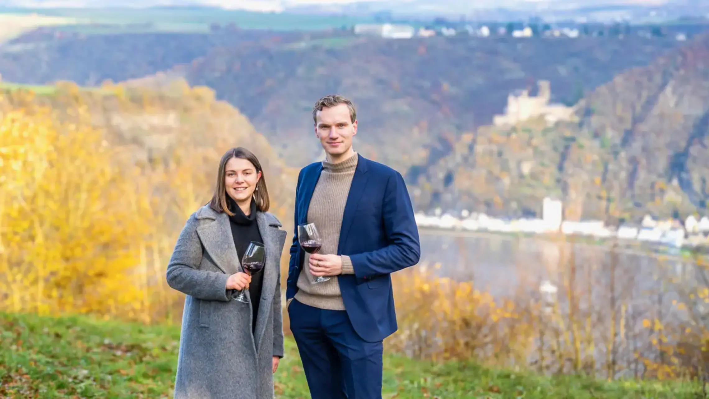 Michelle Ripp und Niklas Melchior eröffnen am 1. Mai 2024 Maria Ruh gegenüber der Loreley. Foto: Katja Verhoeven / Loreleyblick Maria Ruh