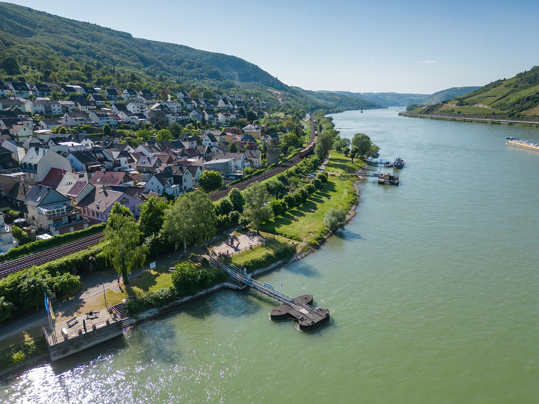 Blick auf Trechtingshausen. Foto: Andreas Pacek, fototour-deutschland.de/Romantischer Rhein Tourismus GmbH (CC BY 4.0 https://creativecommons.org/licenses/by/4.0/)