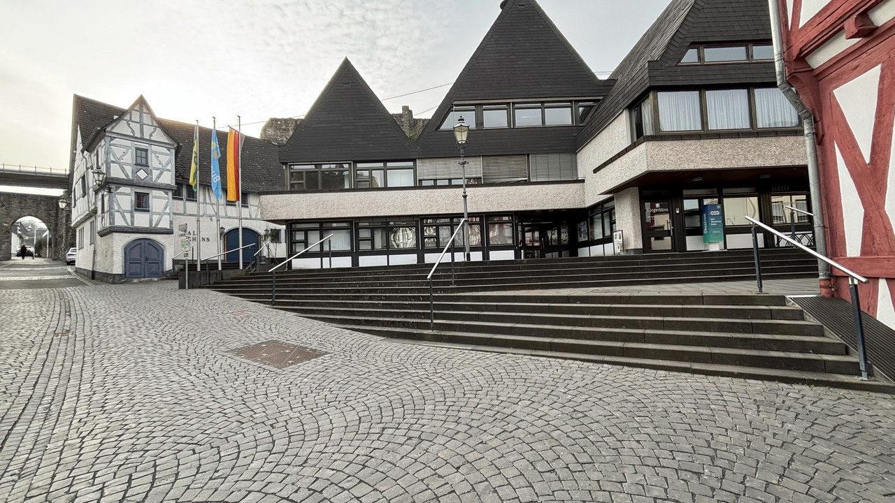 70er Jahre-Rathaus in Rhens. Foto: SDG Nord.