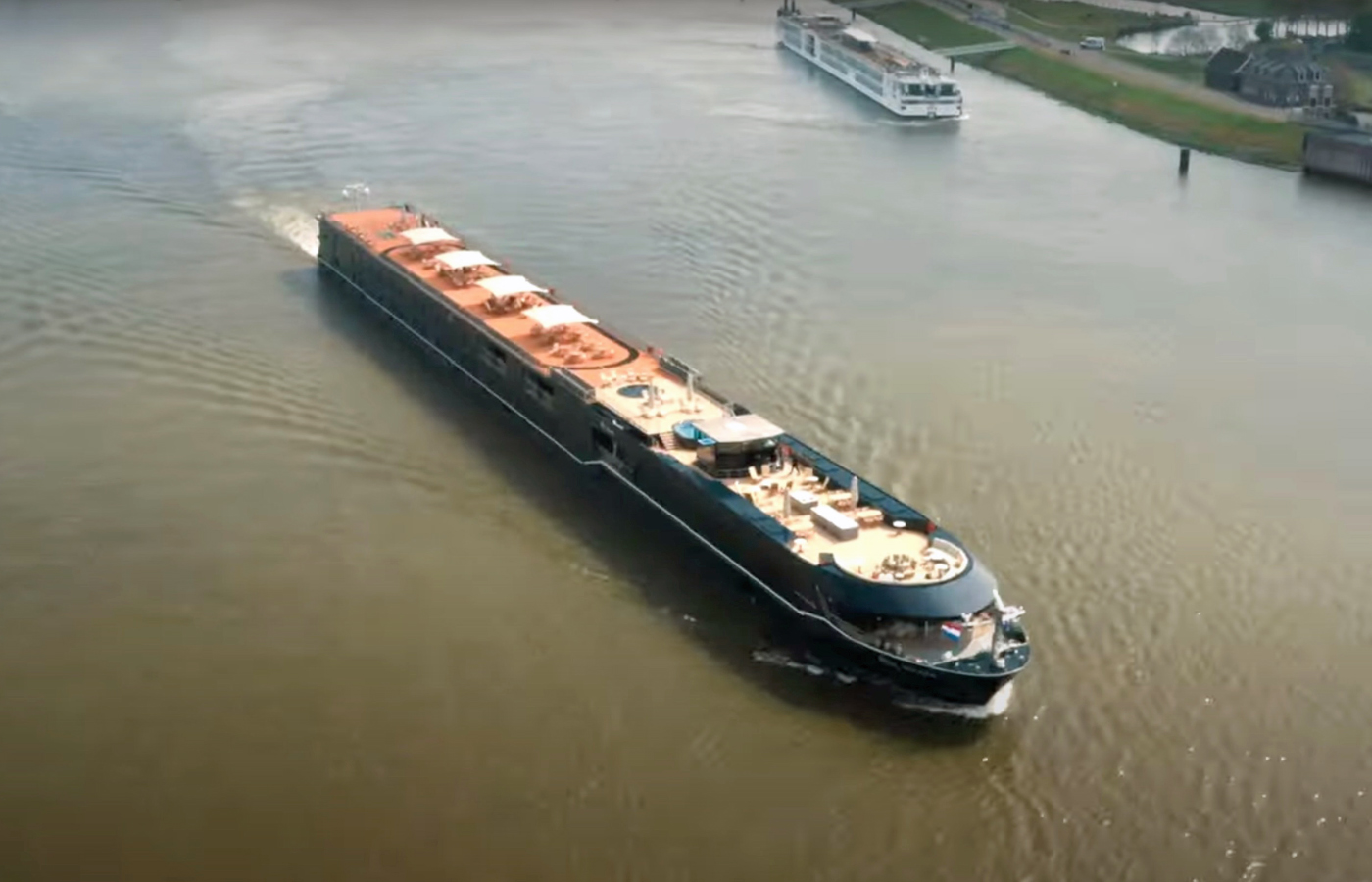 APT-Cruiser auf dem Rhein. Screenshot: YouTube