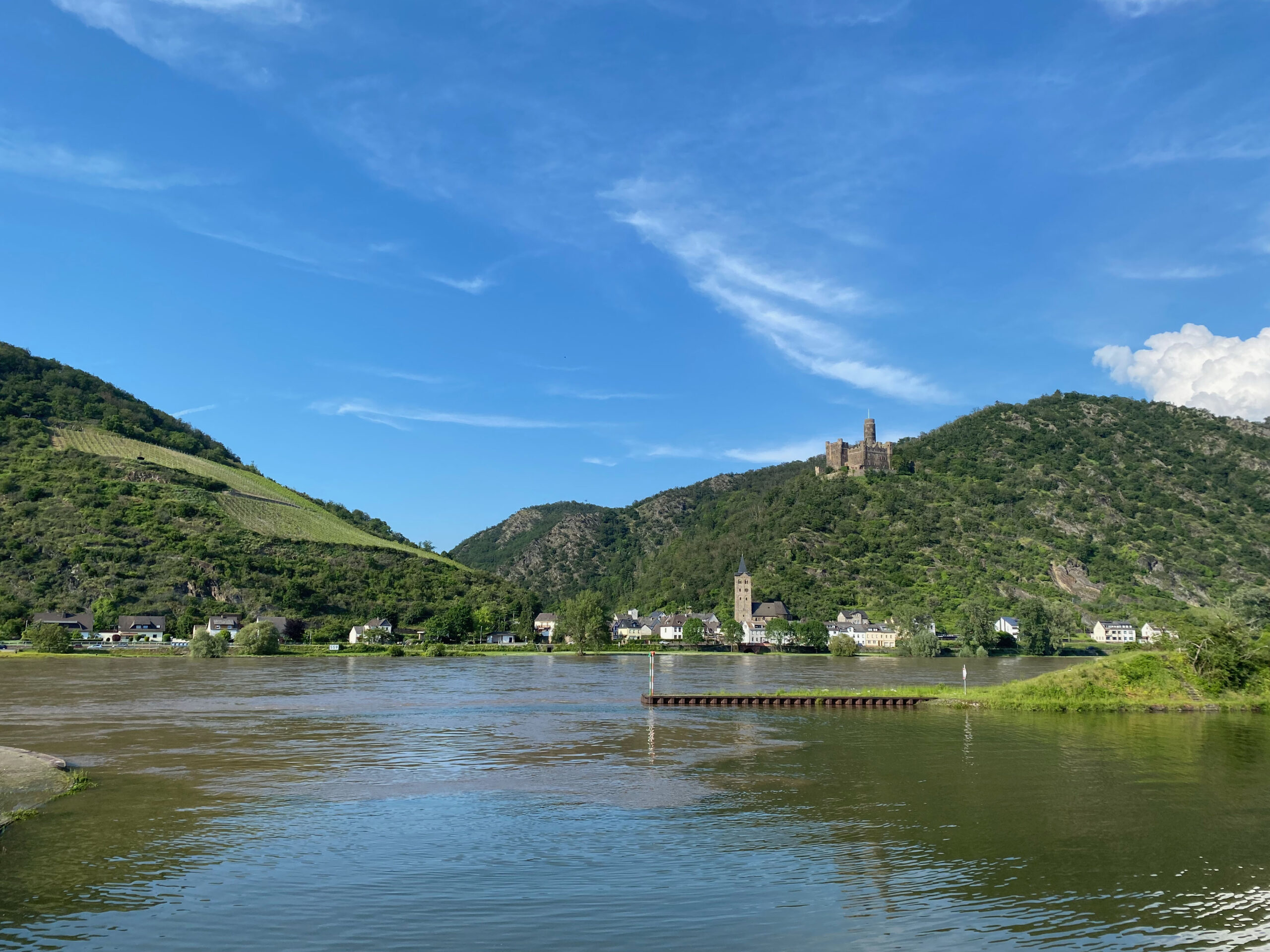 Standort der Mittelrheinbrücke zwischen Fellen und Welmich.