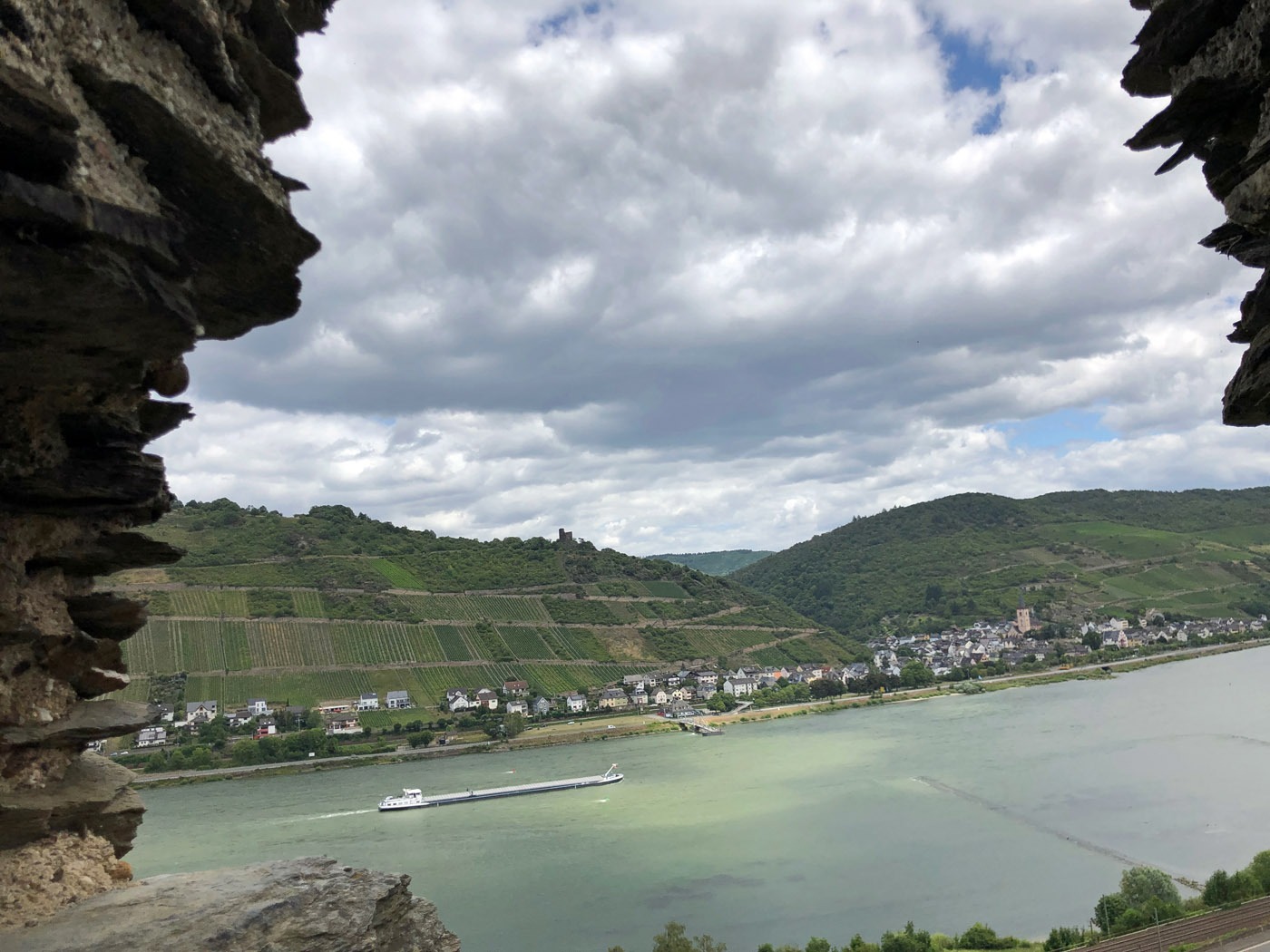 Blick auf Loch am Rhein. Foto: Frank Zimmer