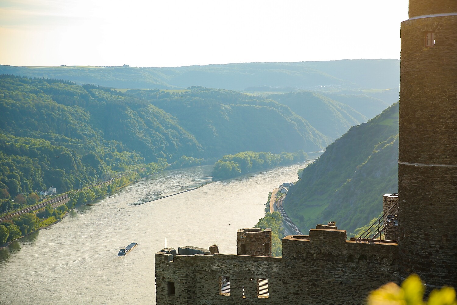 Ausblick von Burg Maus auf das Rheintal. Foto: Romantischer Rhein / Henry Tornow