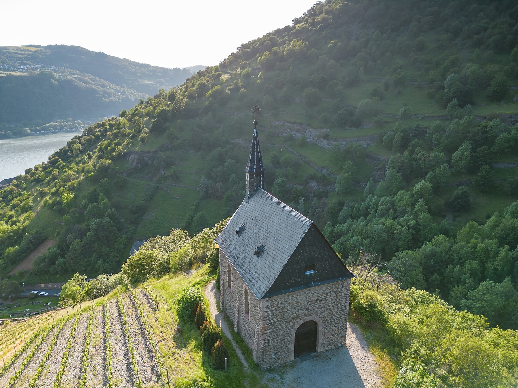 Clemenskapelle Lorchhausen. Foto: Andreas Pacek, fototour-deutschland.de/Romantischer Rhein Tourismus GmbH (CC BY 4.0 https://creativecommons.org/licenses/by/4.0/)